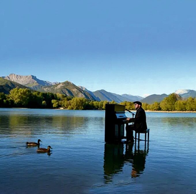 EL GRAN PIANO FLOTANTE DE PARED